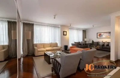Apartamento com 228 m², 3 dormitórios sendo 1 suíte com closet, living para 2 ambientes, 2 vagas