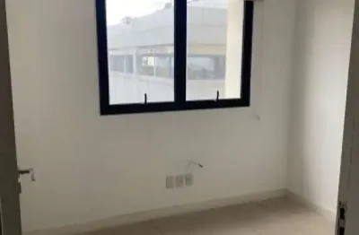 Sala comercial com 42,98m² de área útil, possui 2 banheiros, 1 vaga.