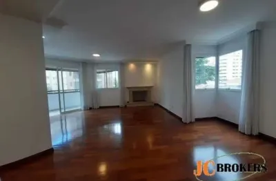 Apartamento com 140 m², 3 dormitórios, sendo 1 suíte, living para 2 ambientes, varanda, 2 vagas