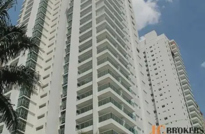 Apartamento com 190m² de área útil, 3 suítes e 3 vagas.