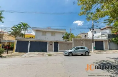 Casa com 332m² de área útil, 4 dormitórios sendo 2 suítes, 6 vagas