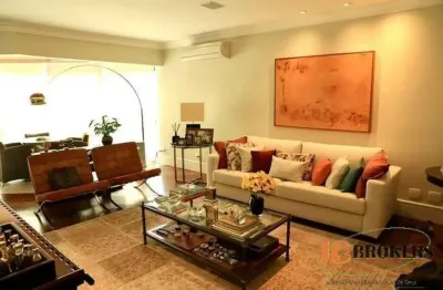 Apartamento com 189m² de área útil, 3 suítes, 3 vagas.