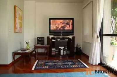 Apartamento com 120m² de área útil, living, varanda, 3 dormitórios sendo 1 suíte, 2 vagas