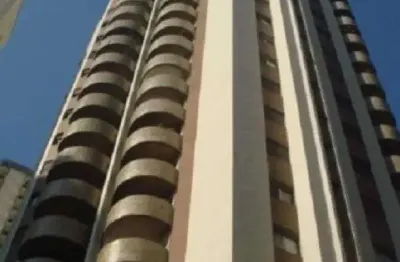 Apartamento mobiliado com 120m² de área útil, 2 vagas, sala para 2 ambientes, 4 dormitórios, 1 suíte