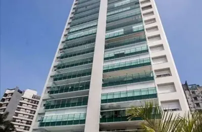 Apartamento com 153m² de área útil, ar condicionado, 3 suítes, 4 vagas com depósito.