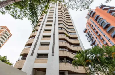 Apartamento com 228m² de área útil, 3 suítes, 4 vagas