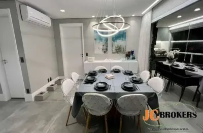 Apartamento com 160 m², 4 dormitórios sendo 3 suítes, amplo living para 2 ambientes, 3 vagas