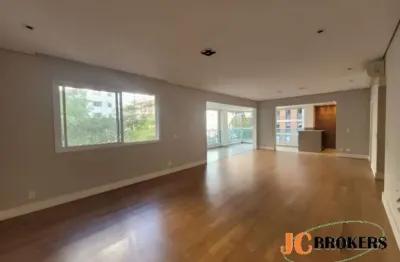 Apartamento com 230 m², 3 dormitórios, sendo 3 suítes, sala ampla para 2 ambientes, 4 vagas