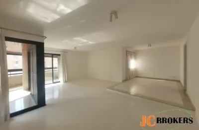 Apartamento com 220 m², 4 dormitórios, sendo 3 suítes, sala ampla para 2 ambientes, 4 vagas