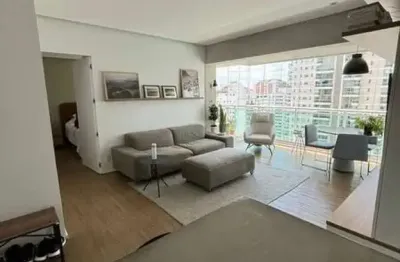 Apartamento com 59 m², 1 dormitório, sendo 1 suíte, mobiliado, varanda integrada ao living, 1 vaga