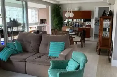 Apartamento com 141 m² de área útil, living, varanda, 3 dormitórios sendo 3 suítes, 2 vagas