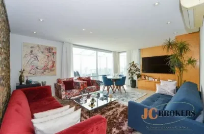 Apartamento com 128m² de área útil, 2 dormitórios sendo 1 suíte, 2 vagas.