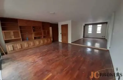 Apartamento com 210m² de área útil, 4 dormitórios sendo 1 suíte, 2 vagas