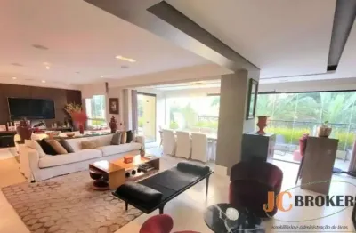 Apartamento tipo garden com 246m² de área útil, 4 suítes, 4 vagas