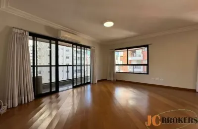 Apartamento com 160 m² de área útil, 3 suítes, 3 vagas