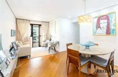 Apartamento reformado com 98 m² de área útil, 3 suítes, 2 vagas