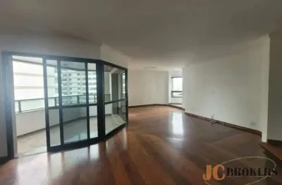 Apartamento com 210 m² de área útil, 4 dormitórios, sendo 2 suítes, 4 vagas