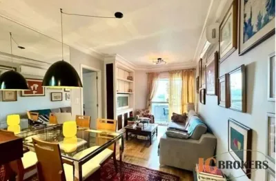 Apartamento reformado com 76 m², 3 dormitórios snedo 1 suíte, amplo living, 2 vagas