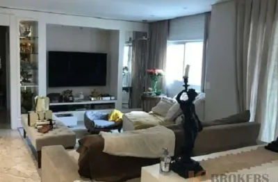 Apartamento semi mobiliado com 137m² de área útil, 2 suítes, 3 vagas