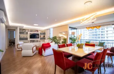 Apartamento com 125m² de área útil, 3 dormitórios sendo 2 suítes, 2 vagas