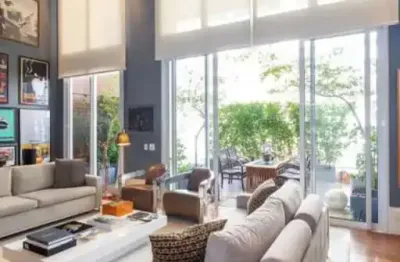 Apartamento reformado com 290m² de área útil, 4 suítes, 4 vagas