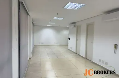 Escritório com 74 m², ampla sala com iluminação natural e ar condicionado, copa, 2 vagas