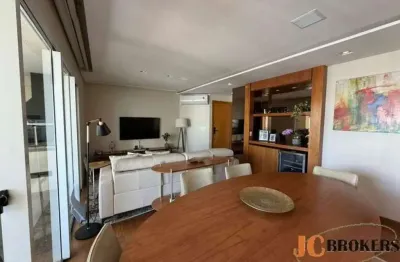 Apartamento com 137m² de área útil, 2 suítes, 3 vagas. sem mobilia