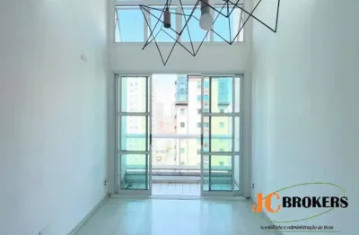Duplex com 45 m², 1 dormitório, sendo 1 suíte, sala com cozinha integrada, 1 vaga