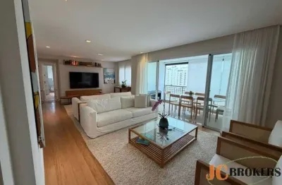 Apartamento sem mobilia, reformado com 137m² de área útil, 3 suítes, 3 vagas