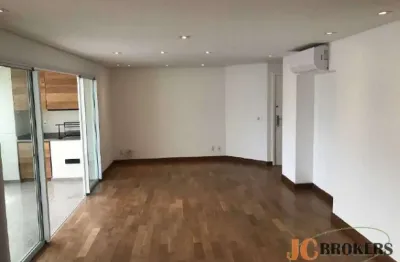Belíssimo apartamento com 137 m² de área útil, 3 dormitórios sendo 2 suítes, 3 vagas