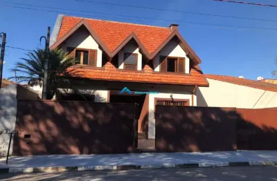 Casa a venda c/ 3 dorms, total de 300 m², amplo quintal com piscina e churrasqueira, louveira sp
