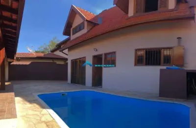 Casa a venda c/ 3 dorms, total de 300 m², amplo quintal com piscina e churrasqueira, louveira sp