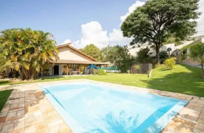 Casa térrea de 4 dorms sendo 2 suítes, total de 2.500 m², morada mediterrânea (engordadouro)