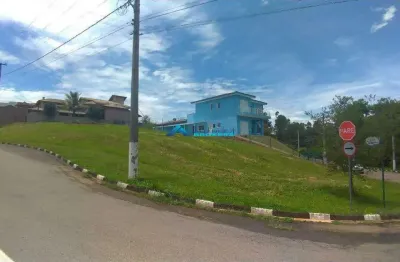 Terreno de esquina em aclive, privilegiada localização, com 1.306m²