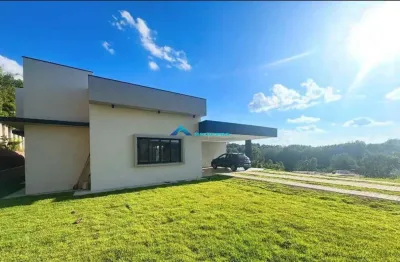 Casa Térrea a Venda com espaço externo, 3 Dorms sendo 2 Suítes, Cond Terra Caxambu