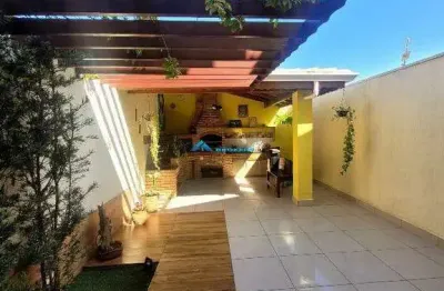 Sobrado a venda com 3 dorms. sendo 1 suíte, excelente espaço festa com churrasqueira e 2 vagas de garagem - estuda permuta