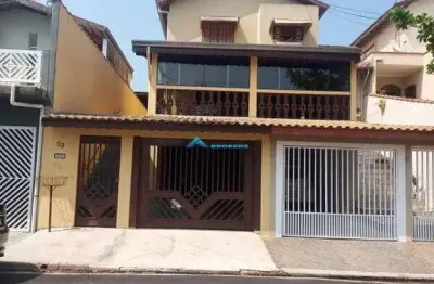 Vende-se Casa-Sobrado de 3 Dorms, 2 Vagas, no Eloy Chaves, Jundiai-SP