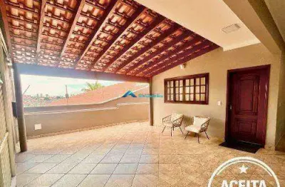 Casa Térrea a Venda C/ 3 Dorms sendo 1 Suíte, Excelente acabamento, (Avalia Permuta por sobrado)