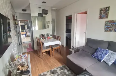 Casabella em jacareí com corredor lateral e armários planejados