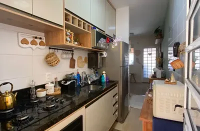 Linda casa no condomínio casabella quintal enorme e ótima localização