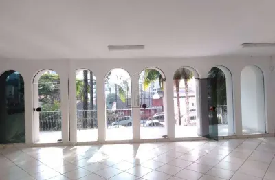 Casa assobradada para locação com excelente localização no bairro centro, 9 salas, 2 suíte, 8 vagas, 640,00 m