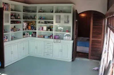 Sobrado jardim stella, 100 metros do troleibus, 3 dormitórios ( 1 suíte hidro massagem), sala lareira ( 50 m2 ), 4 vagas de garagem cobertas, churrasqueira coberta e fechada