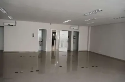 Sala comercial em condomínio para locação no bairro jardim, 114 metros. sobre loja com elevador.