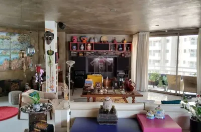 Apartamento (Apartamento Padrão) para Venda, 3 dorm(s), 1 suite(s), 3 vaga(s), 244 m²