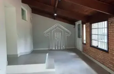 Casa (Assobradada) para locação comercial ou residencial. Toda reformada e pintada, excelente oportunidade e localização!