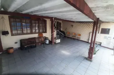 Casa para Venda no bairro Santa Maria. Área do terreno 240 metros.  Excelente para Construtores e Investidores.