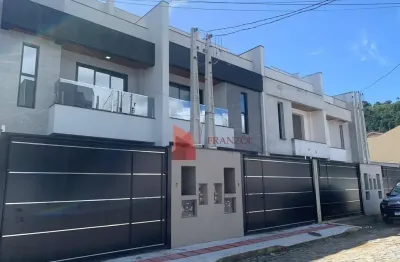 Venda: sobrado com 3 suítes sendo uma delas suíte master, spa opcional e espaço gourmet no centro de itajaí