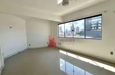 Sala comercial disponível para locação no centro de itajaí.