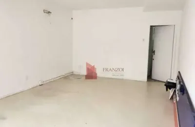 Locação- sala comercial térrea no centro de itajaí/sc com 50m²