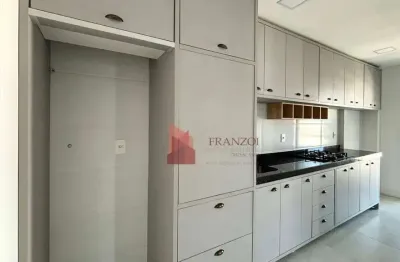 LOCAÇÃO: Apartamento semimobiliado com 3 dormitórios na Vila Operária, Itajaí